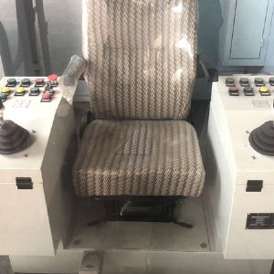 駕駛室聯(lián)動(dòng)控制臺